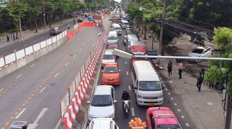 ปิดสะพานข้ามแยกเกษตร ประเดิมเช้าวันจันทร์ จราจรติดหนึบ!
