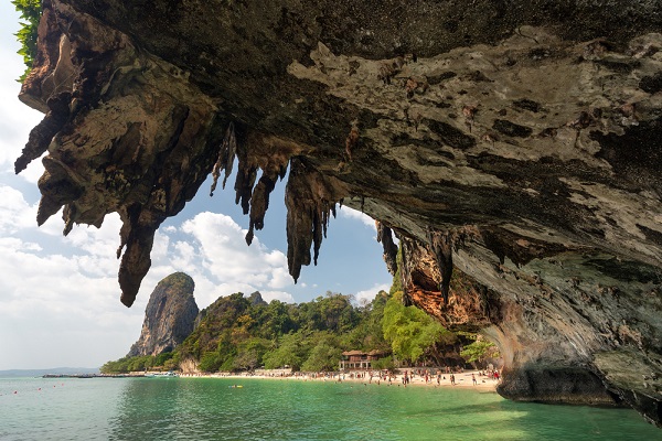 หาดถ้ำพระนาง จังหวัดกระบี่