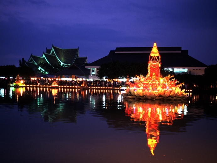 งานลอยกระทง ตามประทีป ศูนย์ศิลปาชีพบางไทร พระนครศรีอยุธยา