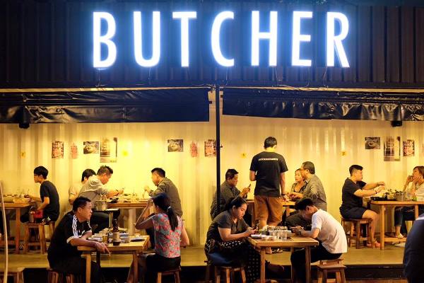 กินเนื้อ ปิ้ง ๆ ย่าง ๆ บรรยากาศข้างถนน ณ Butcher Beef & Beer