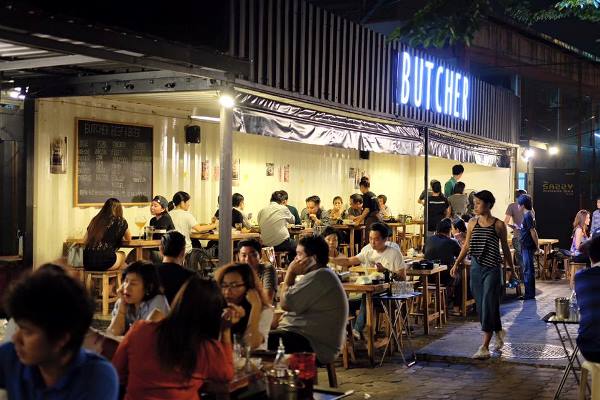 กินเนื้อ ปิ้ง ๆ ย่าง ๆ บรรยากาศข้างถนน ณ Butcher Beef & Beer