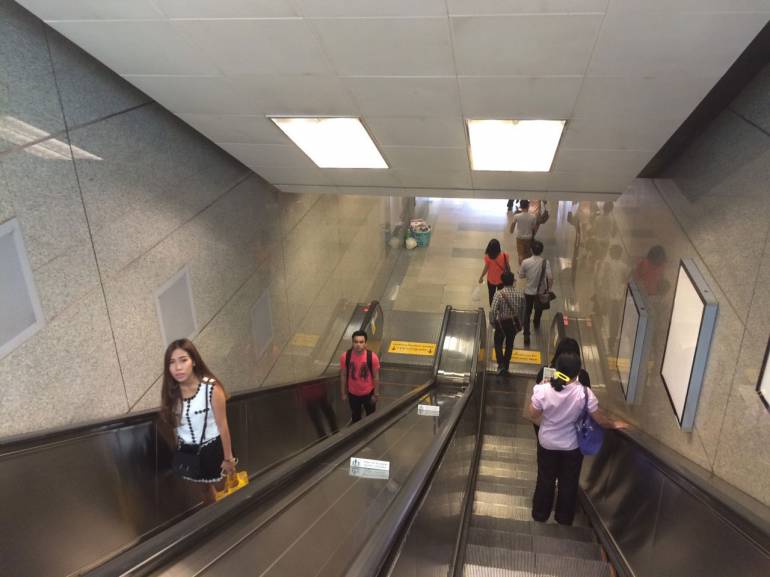 ปิดจราจรเคลียร์พื้นที่ราชประสงค์ถึงเที่ยง ขสมก.ปรับเดินรถ BTS-MRT วิ่งปกติ